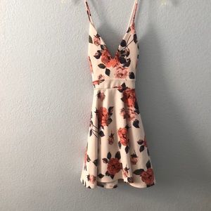 Sun dress, crosses in the back